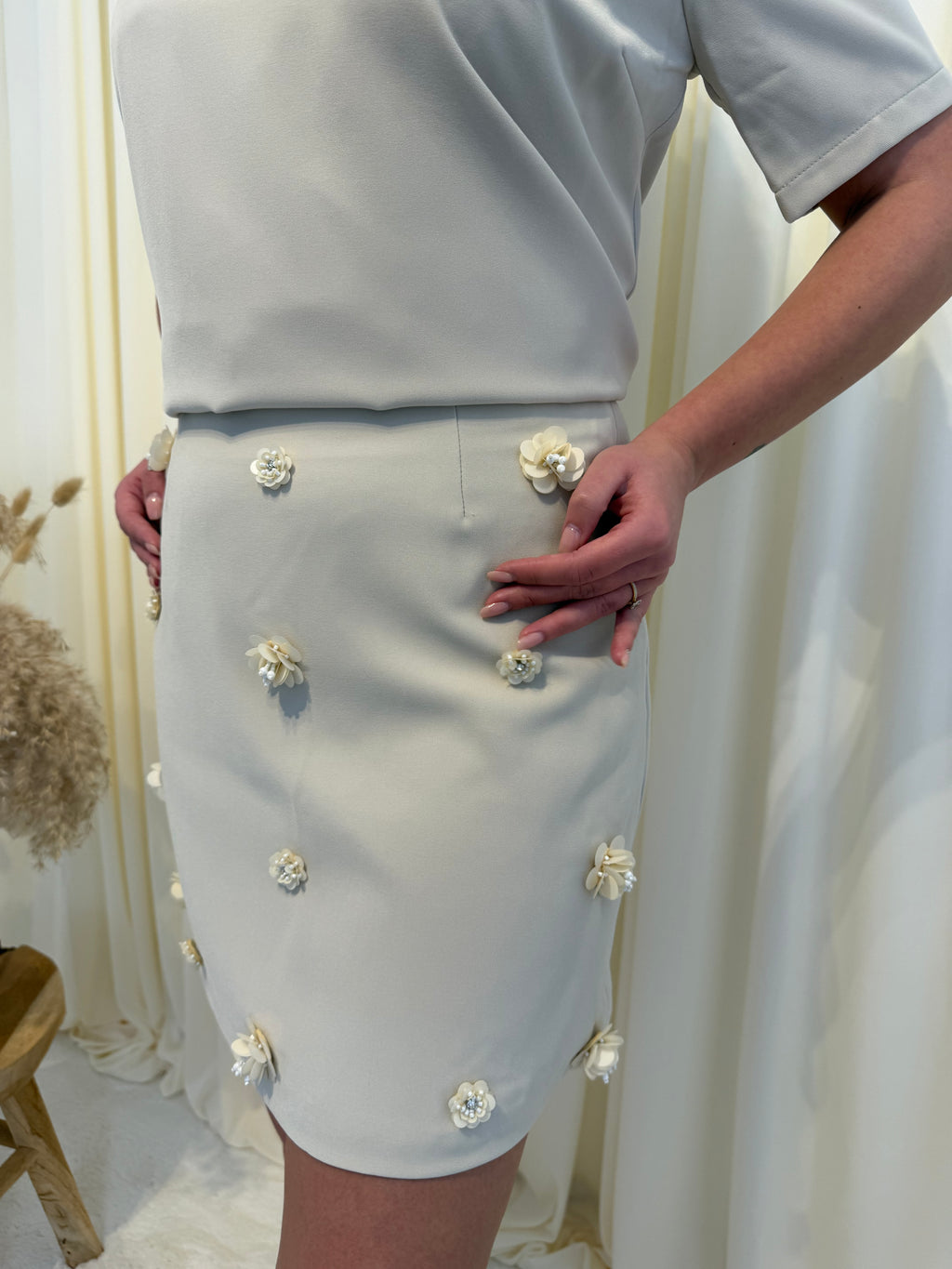 Beige set met bloemendetails