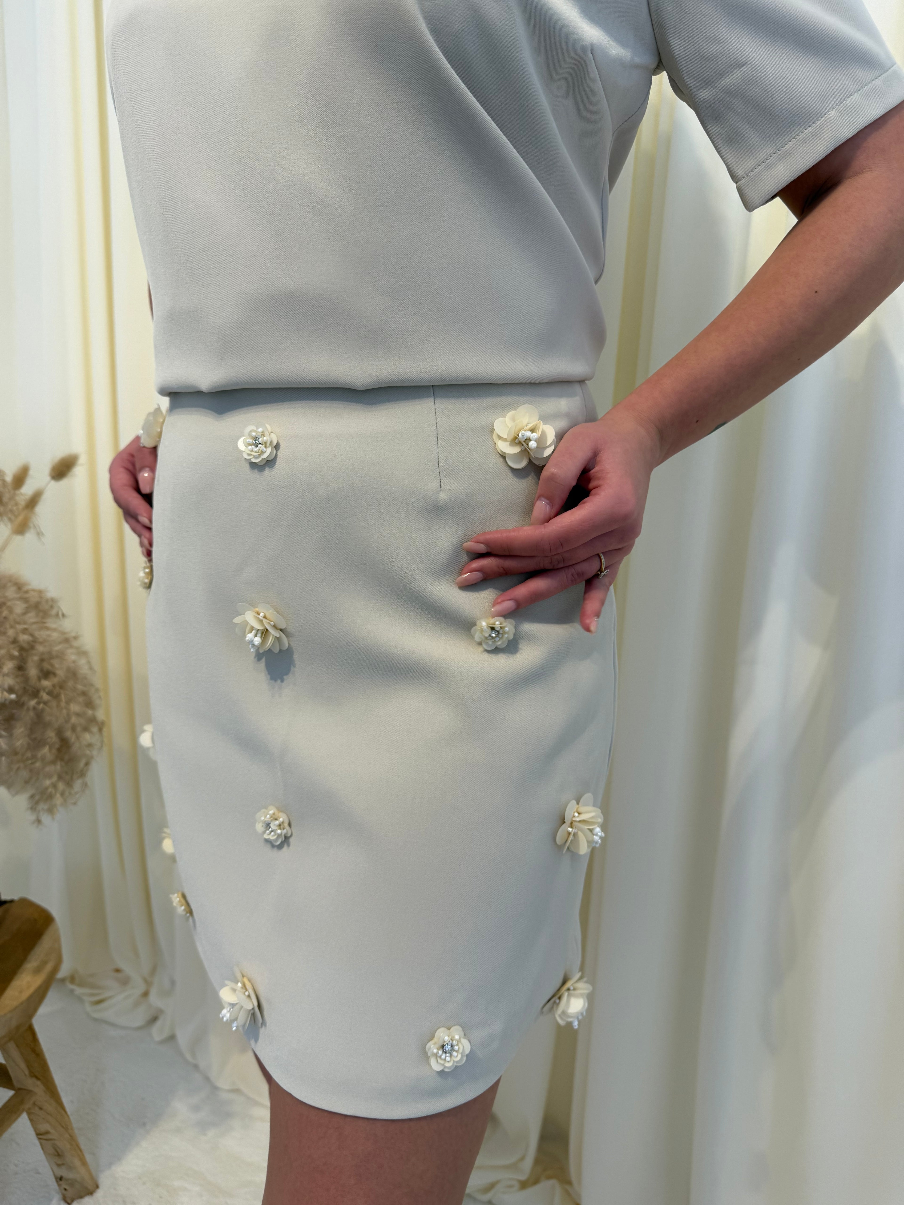 Beige set met bloemendetails